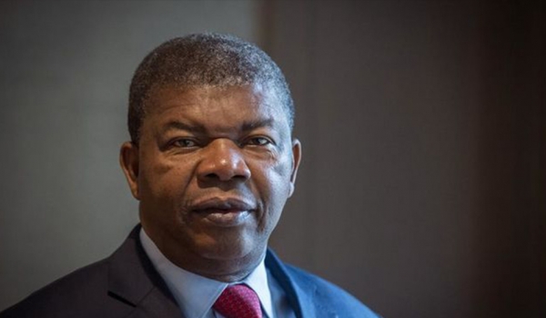 embajadadeangola-angola-presidente-biografia